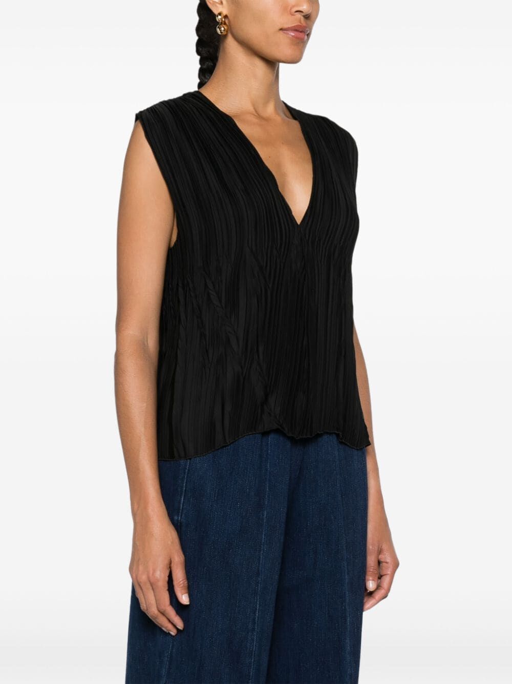 sleeveless pleated blouse