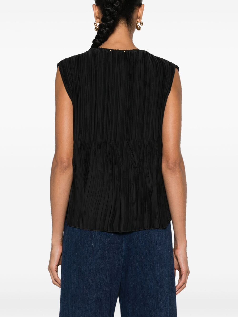 sleeveless pleated blouse