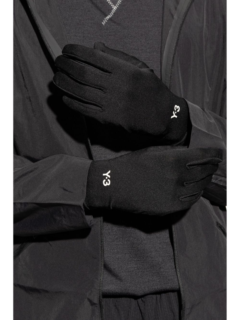 logo print gloves